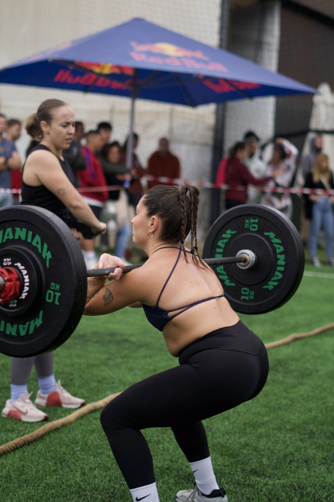 Atleta durante una prueba con barra en Cluster Games V